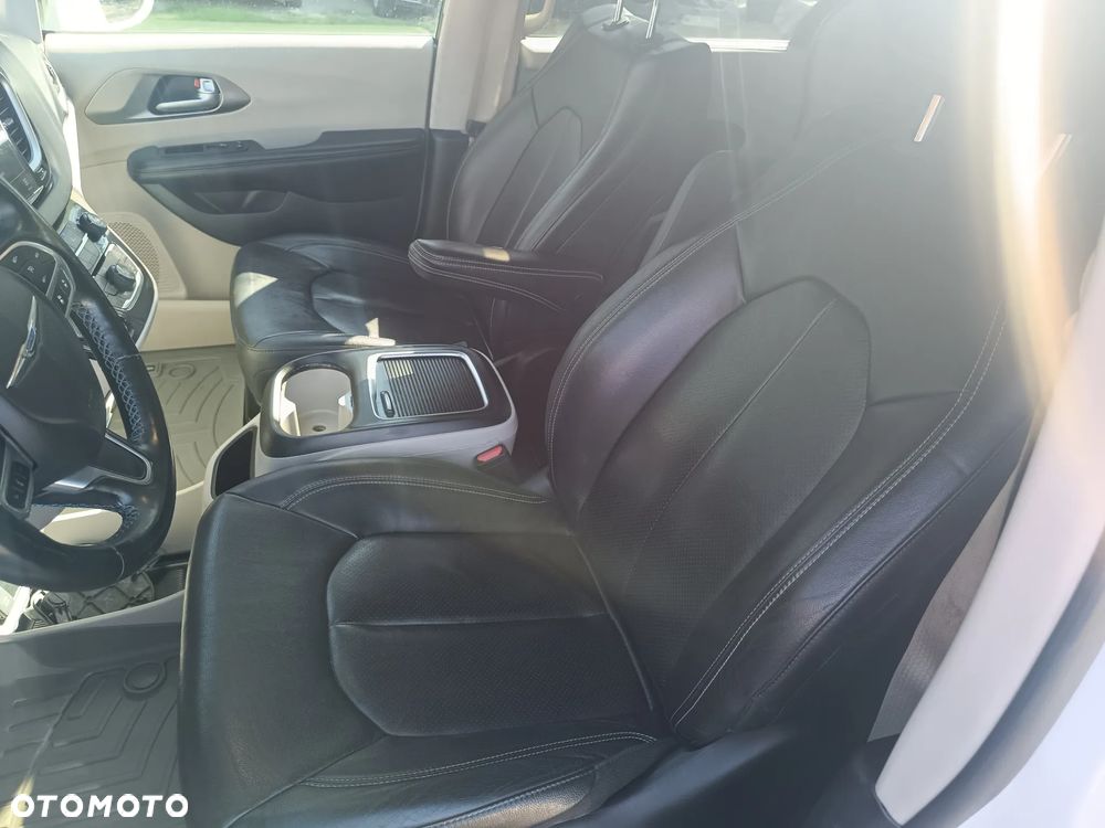 Chrysler Pacifica - 7