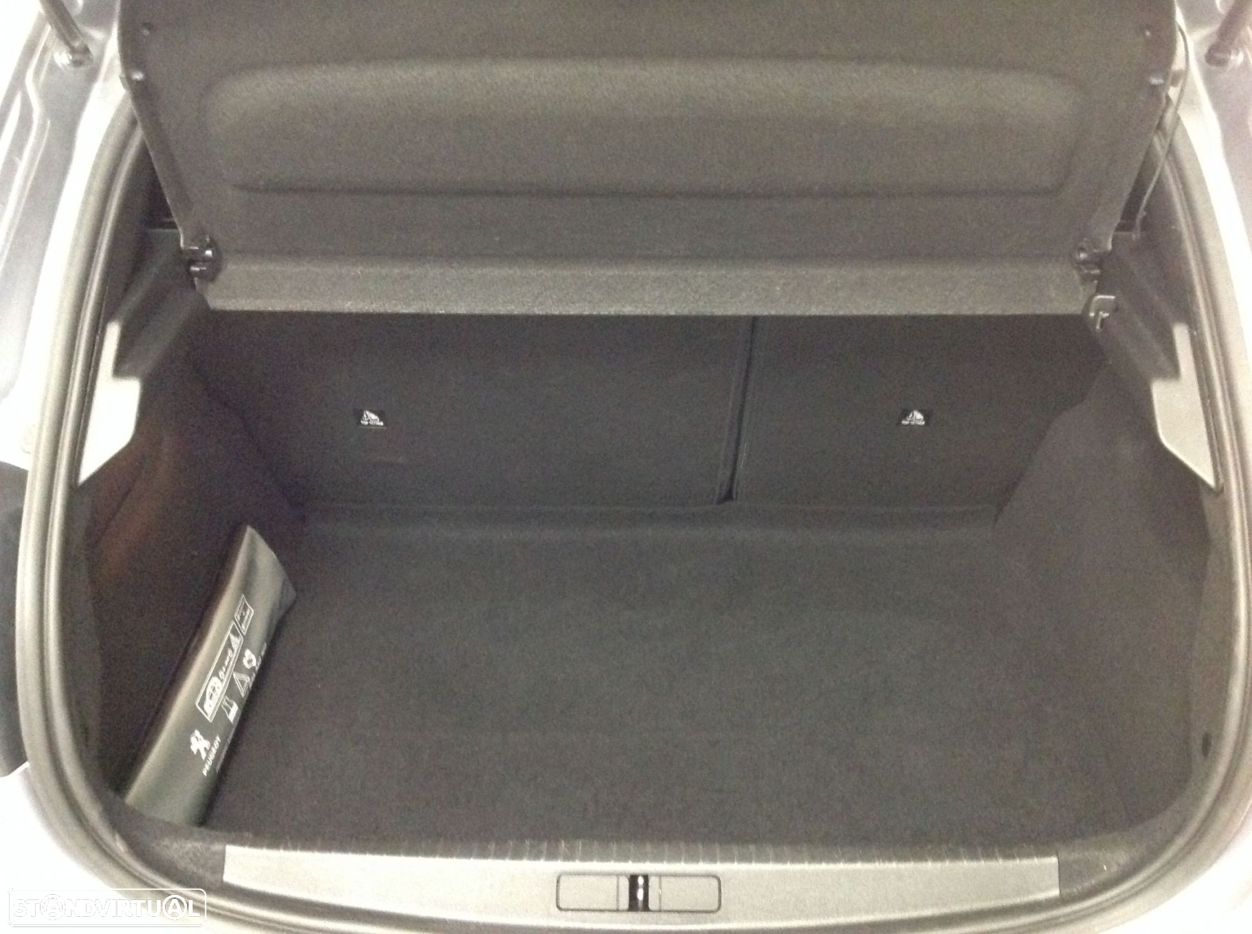 Peugeot 208 1.2 PureTech Allure - 36