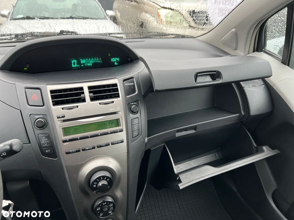 Toyota Yaris 1.0 Luna A/C - 12