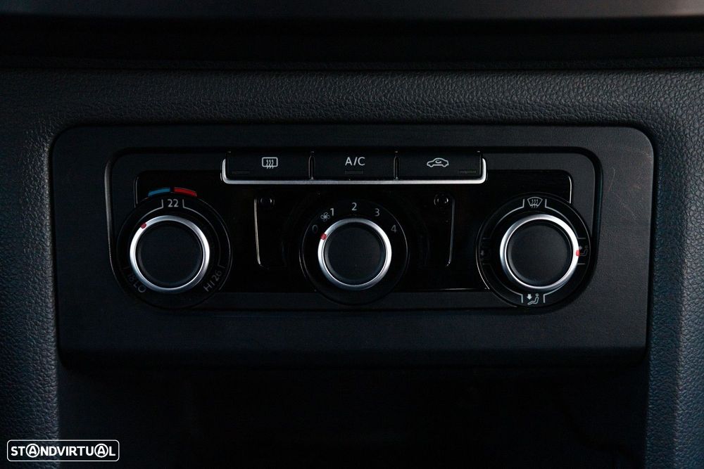 VW Amarok 2.0 TDi CD Trendline 4Motion - 38