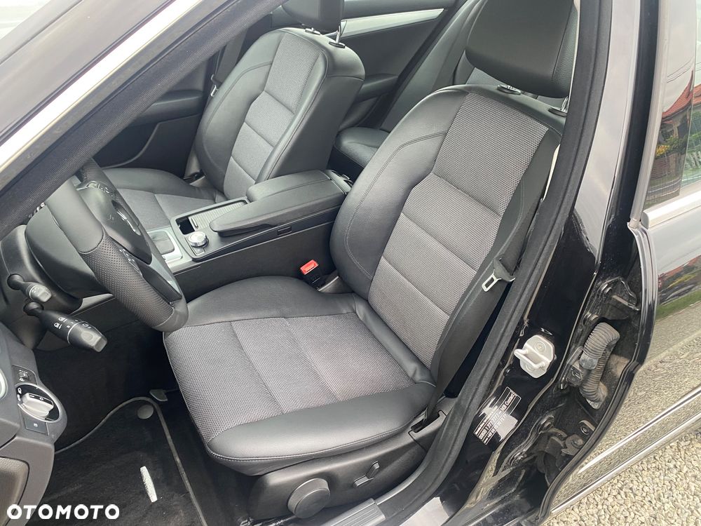 Mercedes-Benz Klasa C 180 CGI Automatik BlueEFFICIENCY Avantgarde - 23