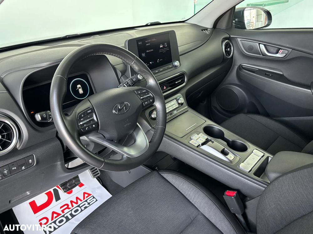 Hyundai KONA Select - 8