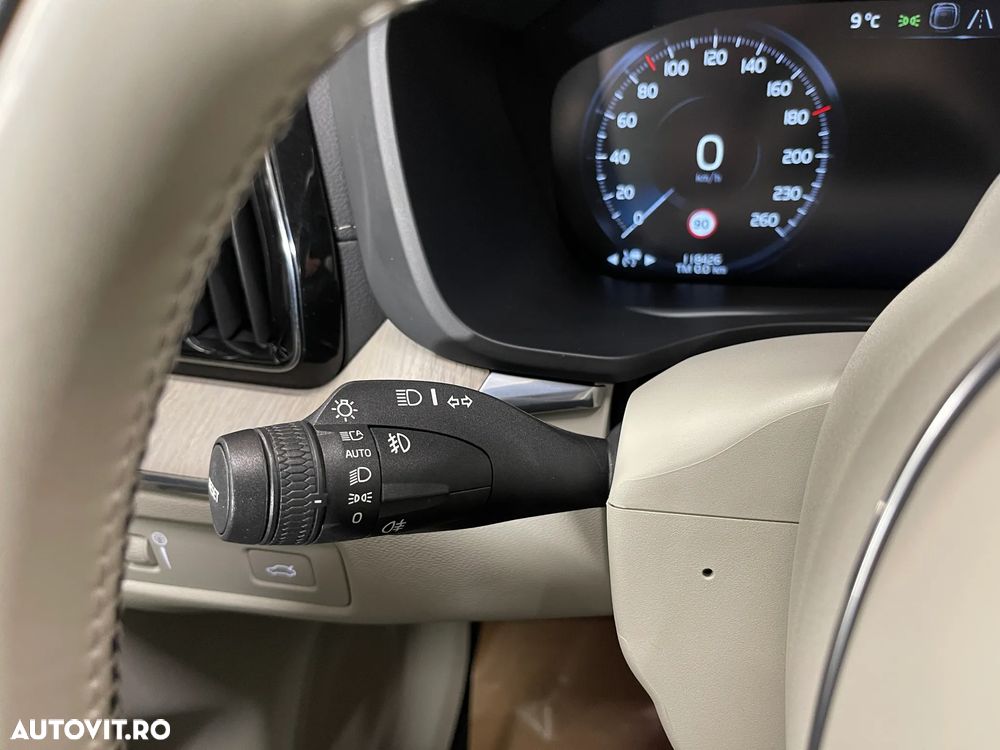 Volvo XC 60 B4 MHEV AWD Inscription - 28