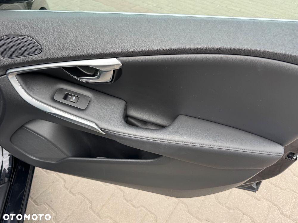 Volvo V40 D4 Geartronic Momentum - 19