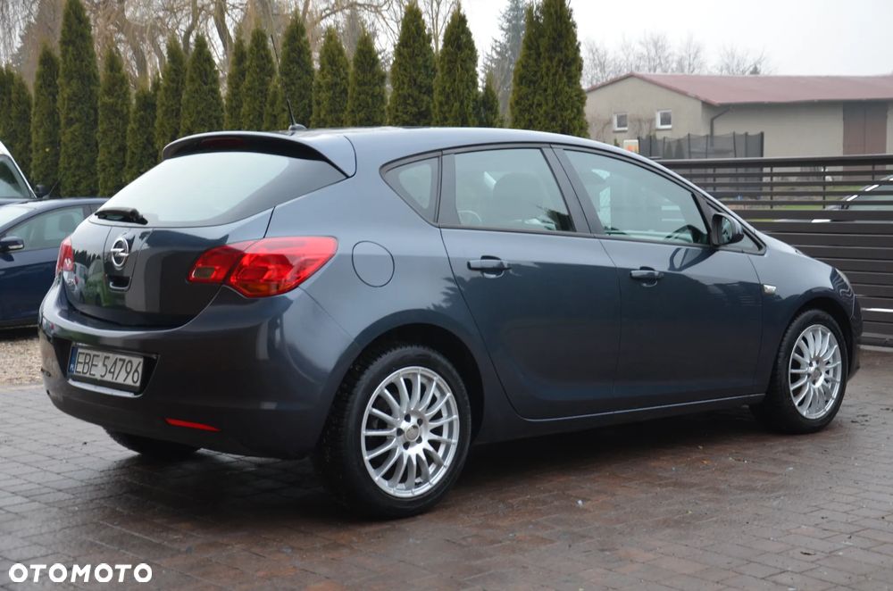 Opel Astra 1.6 150 Jahre - 7