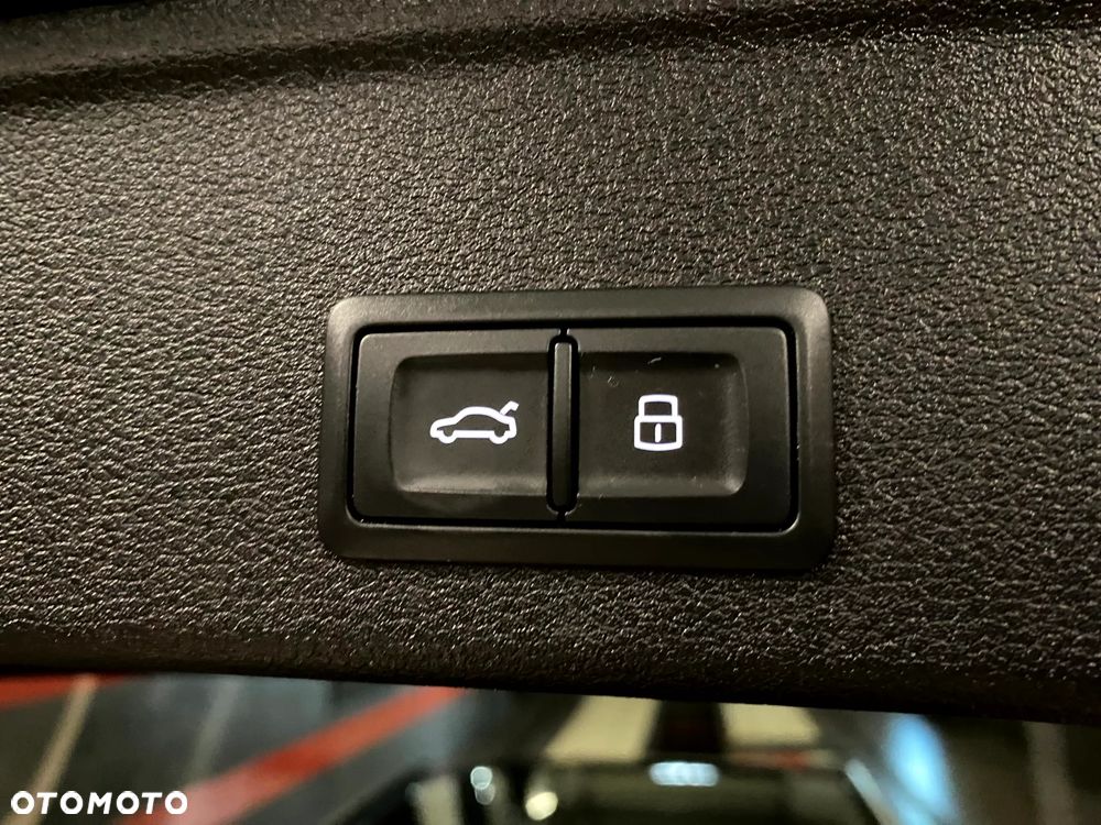 Audi A4 Avant 2.0 TDI S tronic - 13