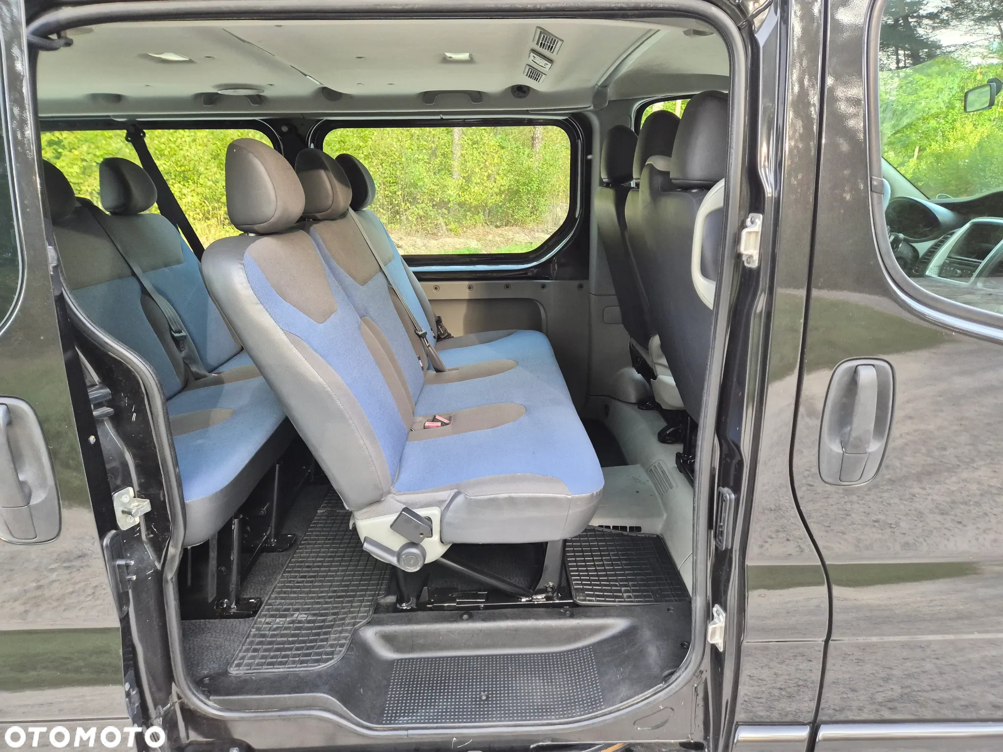 Renault Trafic 2.0 dCi 115 FAP Grand Passenger Black Edition - 23