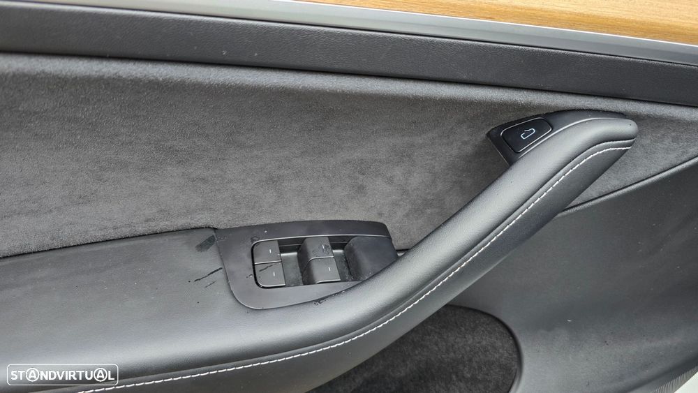 Tesla Model Y Long Range Tração Integral - 9