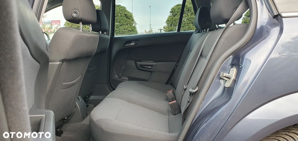 Opel Astra 1.6 150 Jahre - 8