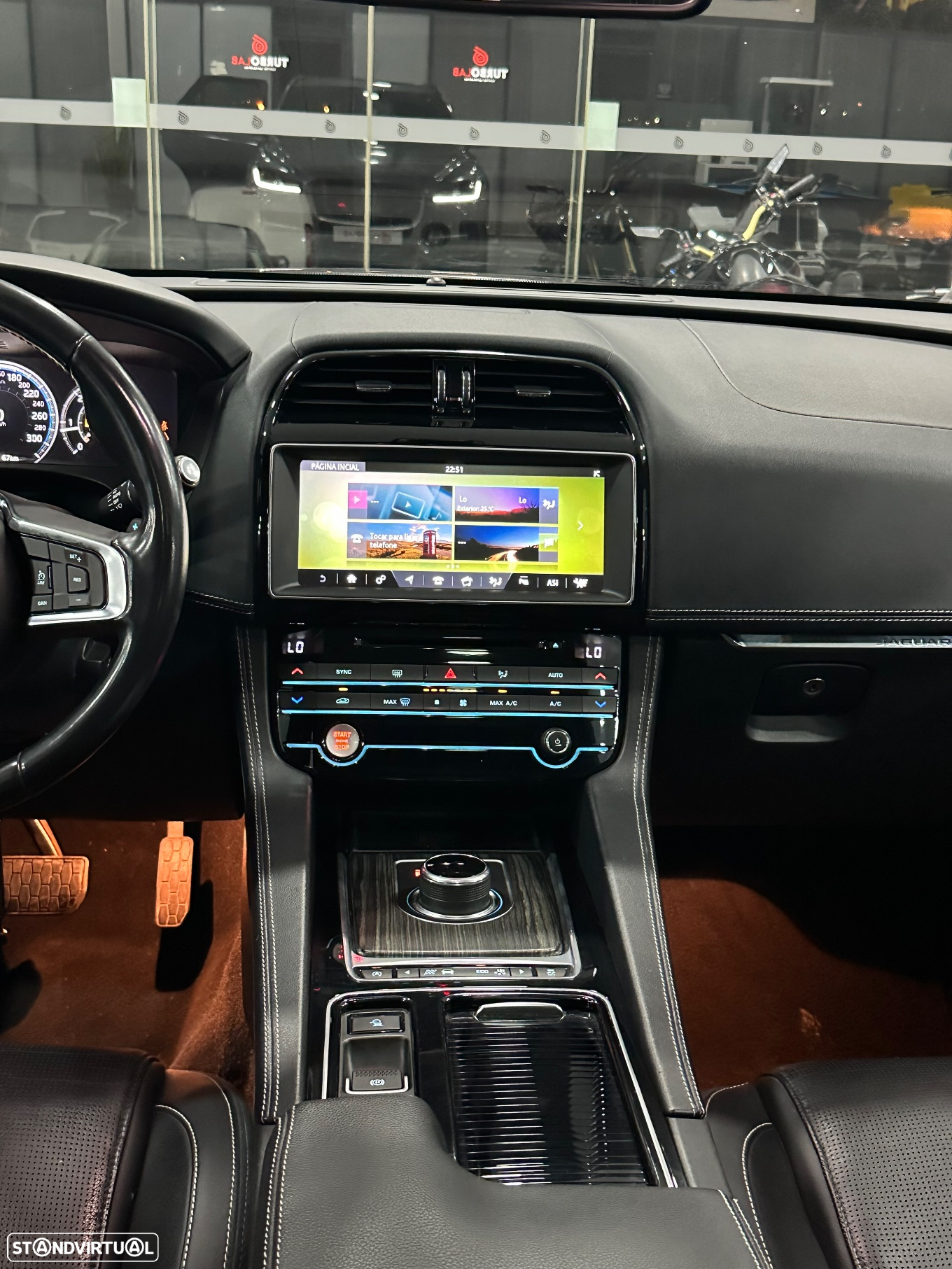 Jaguar F-Pace 2.0 D200 AWD R-Dynamic SE - 12