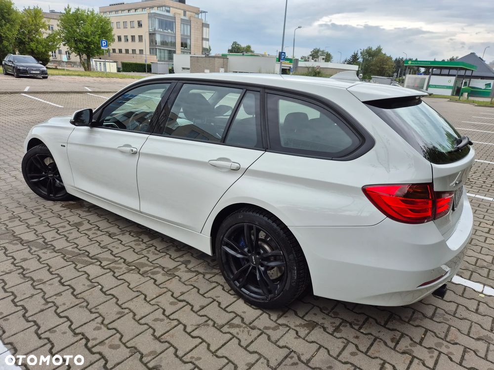 BMW Seria 3 335i xDrive Sport Line - 4