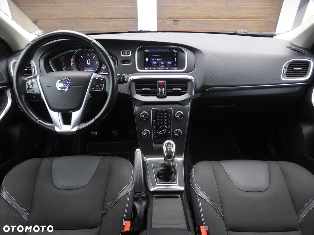 Volvo V40 D2 Momentum - 30