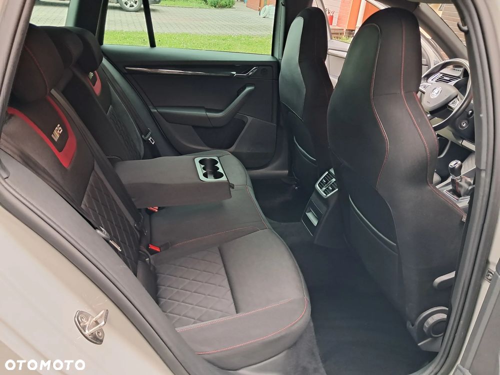 Skoda Octavia 2.0 TSI RS 230 - 11