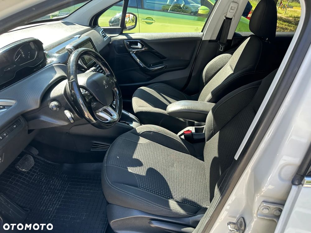 Peugeot 208 1.2 PureTech Allure S&S EAT6 - 15