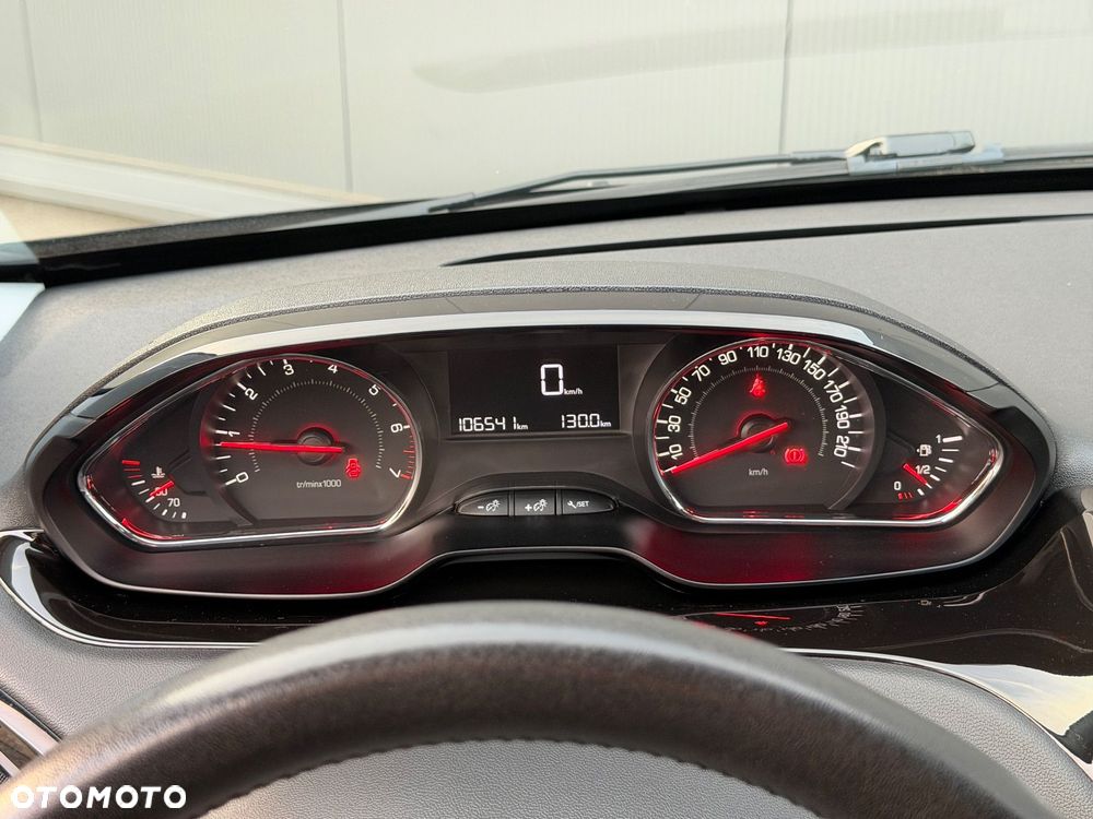 Peugeot 208 PureTech 82 Start & Stop Allure - 23