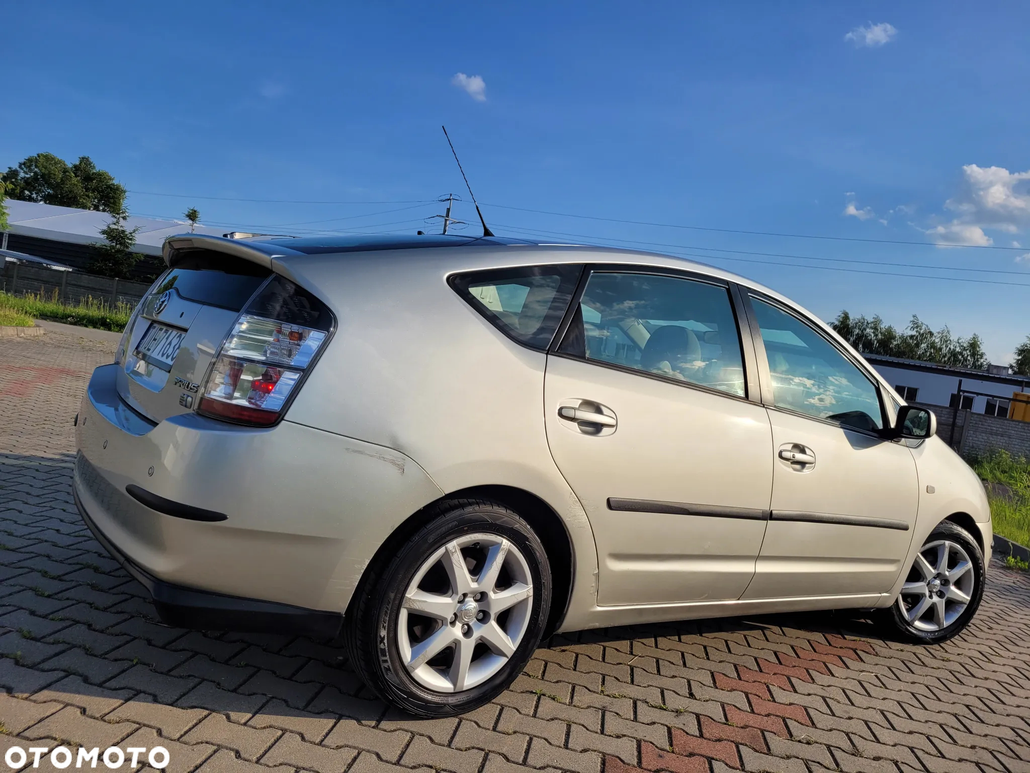 Toyota Prius (Hybrid) - 8