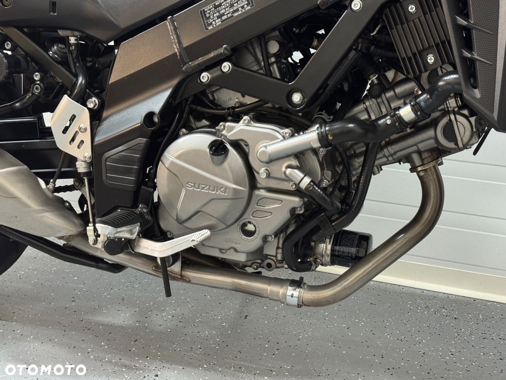 Suzuki V-STROM - 10