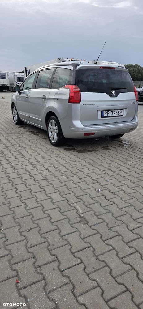 Peugeot 5008 - 8