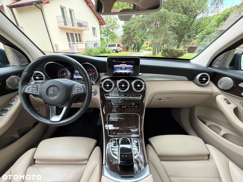 Mercedes-Benz GLC 250 4Matic 9G-TRONIC AMG Line - 20