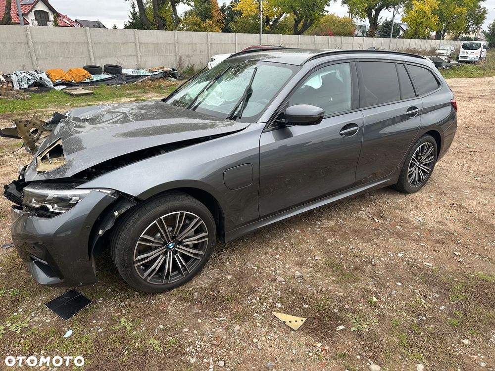 BMW Seria 3 330e PHEV M Sport - 10