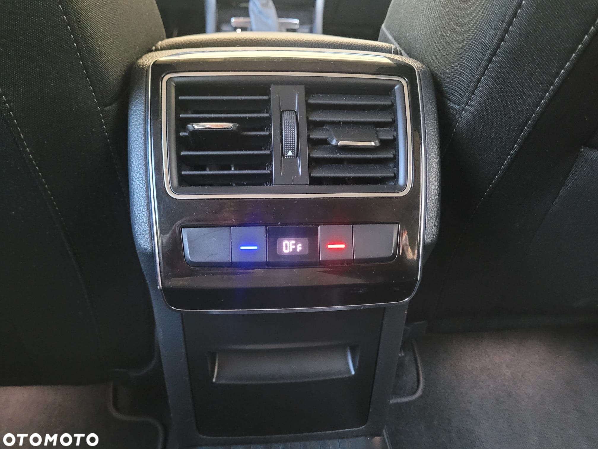 Skoda Superb 2.0 TDI DSG Premium Edition - 36