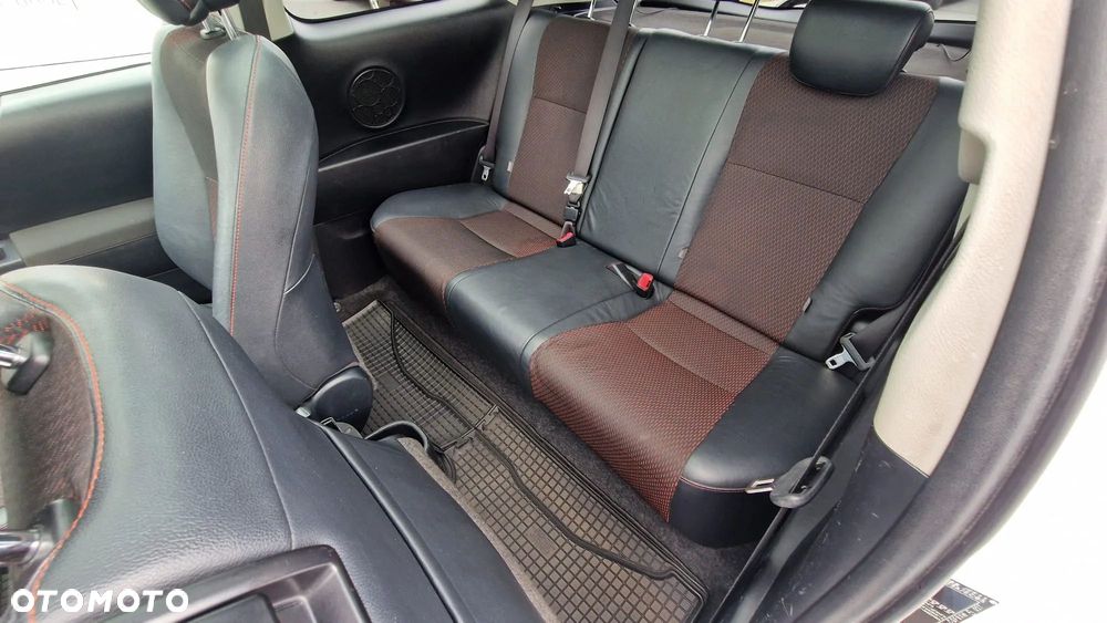 Toyota Yaris 1.4 D-4D - 14