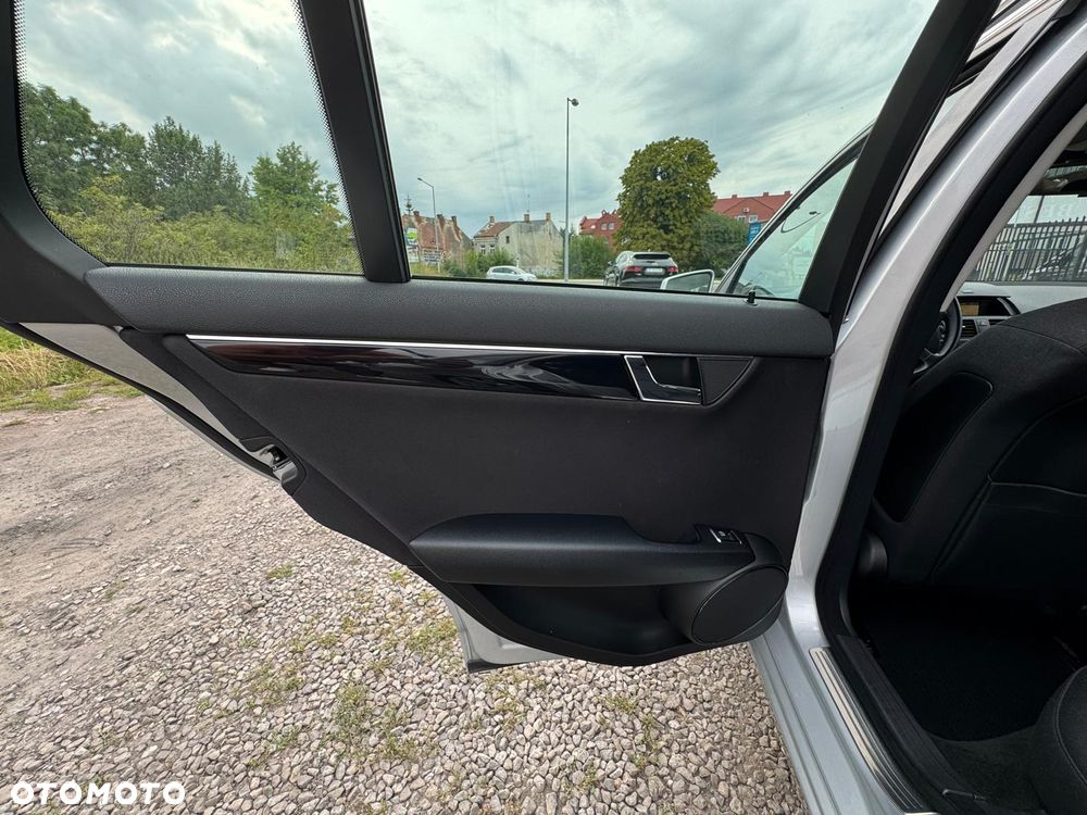 Mercedes-Benz Klasa C 180 BlueEFFICIENCY 7G-TRONIC Elegance - 34