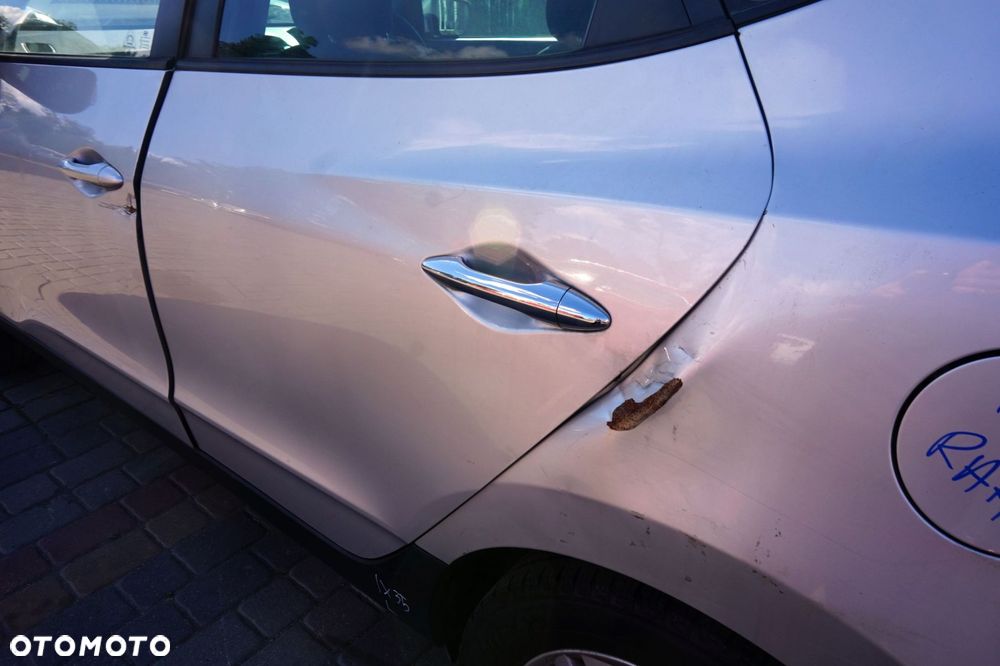 DRZWI TYLNE LEWE IX35 I  RAH  SREBRNY HYUNDAI 2009-2015 - 4