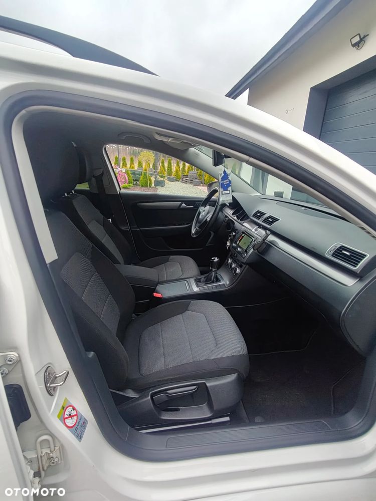 Volkswagen Passat - 11