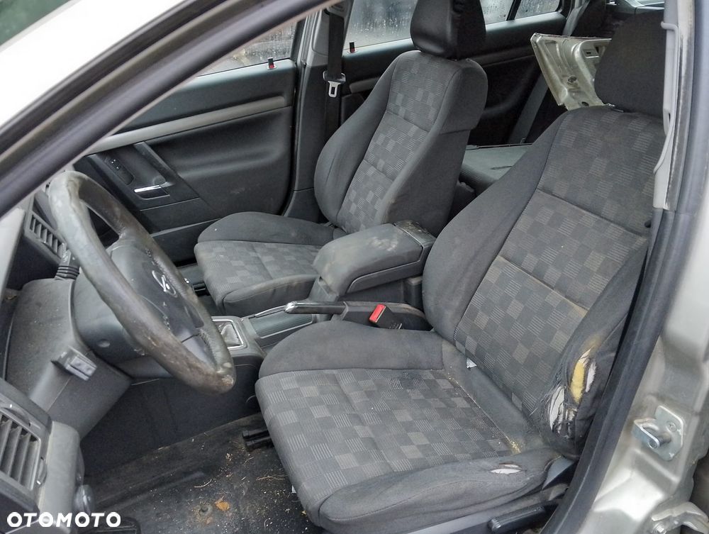 Opel Vectra C (02-05r.) 2.0DTI 100KM. Silnik Y20DTH Skrzynia F23, (MG1) lakier Z158/2FU/787J.Cały na części. GWARANCJA !!!  Przód Tył Zestaw Komplet Drzwi Klapa Zderzak Błotnik Maska Grill Atrapa Szyba Pas Lampa Lusterko Boczki Fotel Kanapa Kokpit Deska Rozdzielcza Przełącznik Włącznik Sterownik Przewody Wiązka Instalacja Moduł Komputer Czujnik Listwa Pompa Alternator Wtryski Głowica Rozrusznik Kompresor Sprzęgło Dwumas Silnik Skrzynia ABS Klimatyzacji Paliwa Wspomagania Kolektor Turbina Przepustnica Zawór Chłodnica Koło Hak Belka Sanki Zawieszenie Mcpherson Półoś Amortyzator Wydech Tłumik Zacisk Most - 8