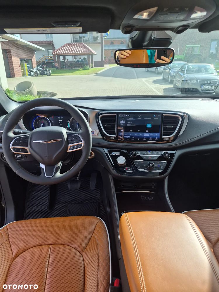 Chrysler Pacifica - 5