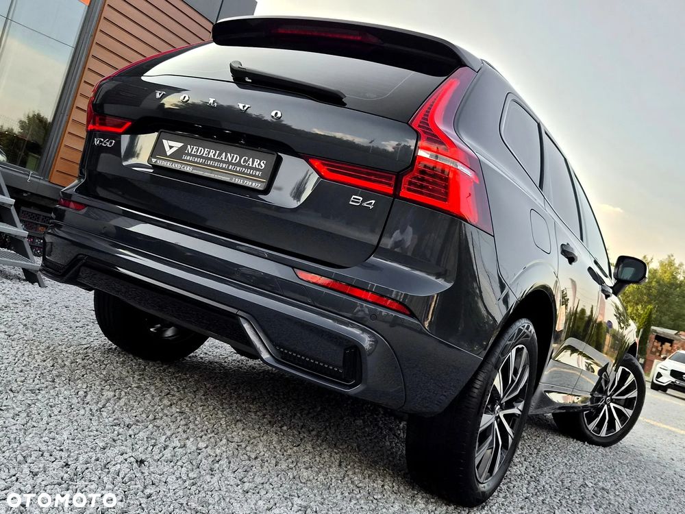 Volvo XC 60 B4 D Plus Dark - 31
