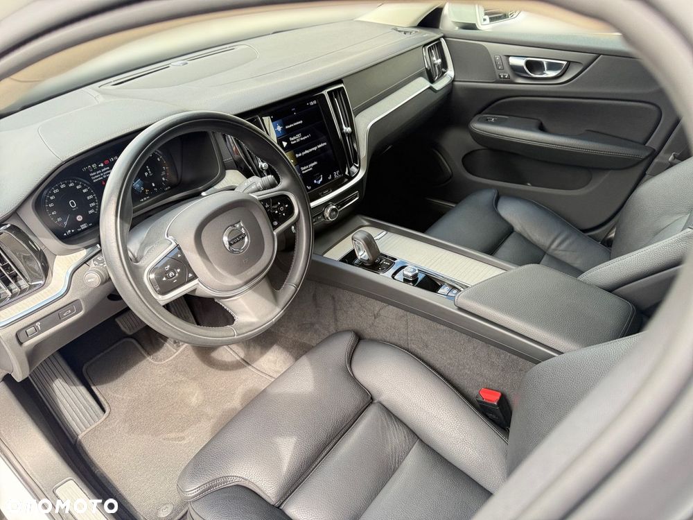 Volvo V60 Cross Country - 13
