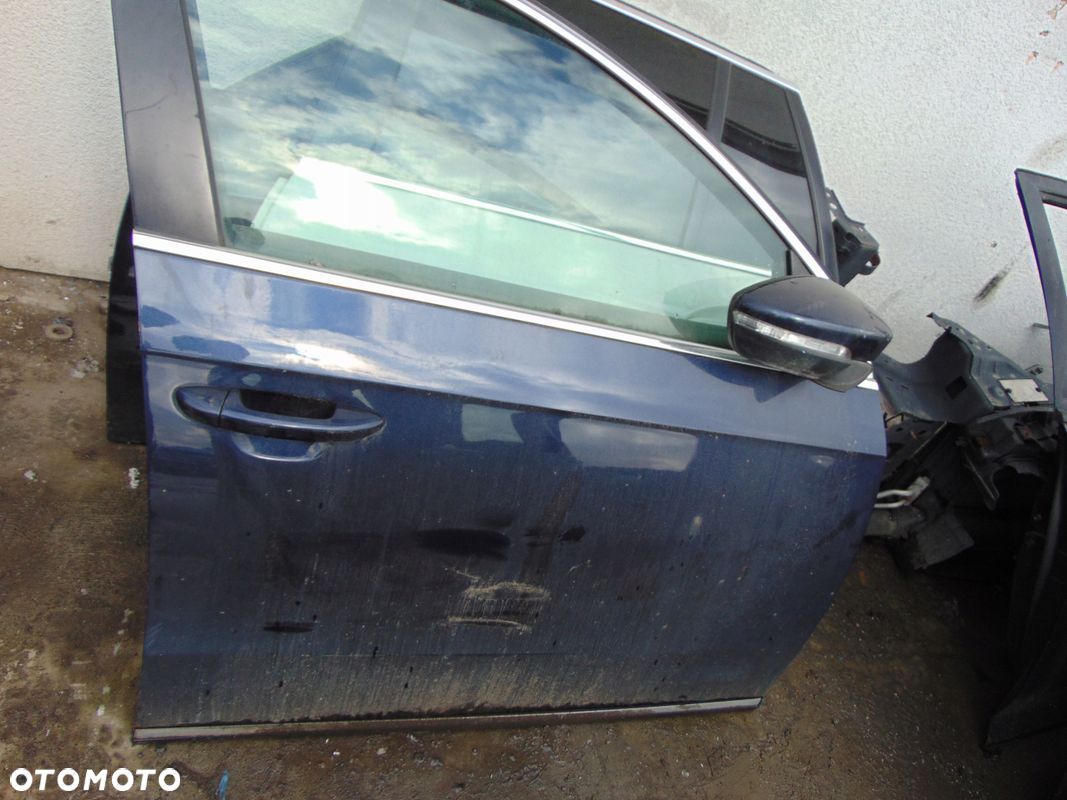 DRZWI PRAWE PRZÓD PRZEDNIE VW PASSAT B7 - 1