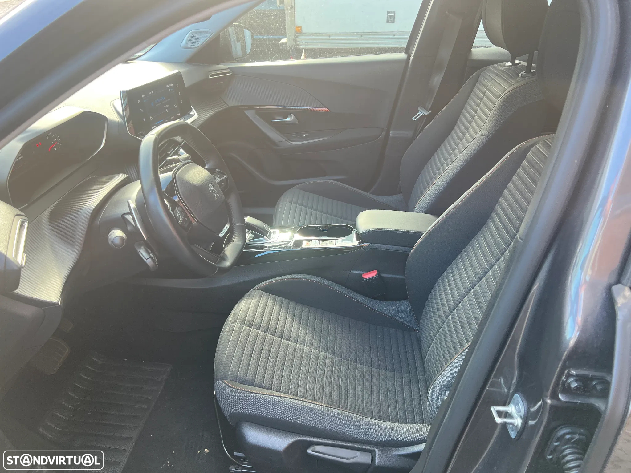 Peugeot 2008 1.2 PureTech Active Pack EAT8 - 3