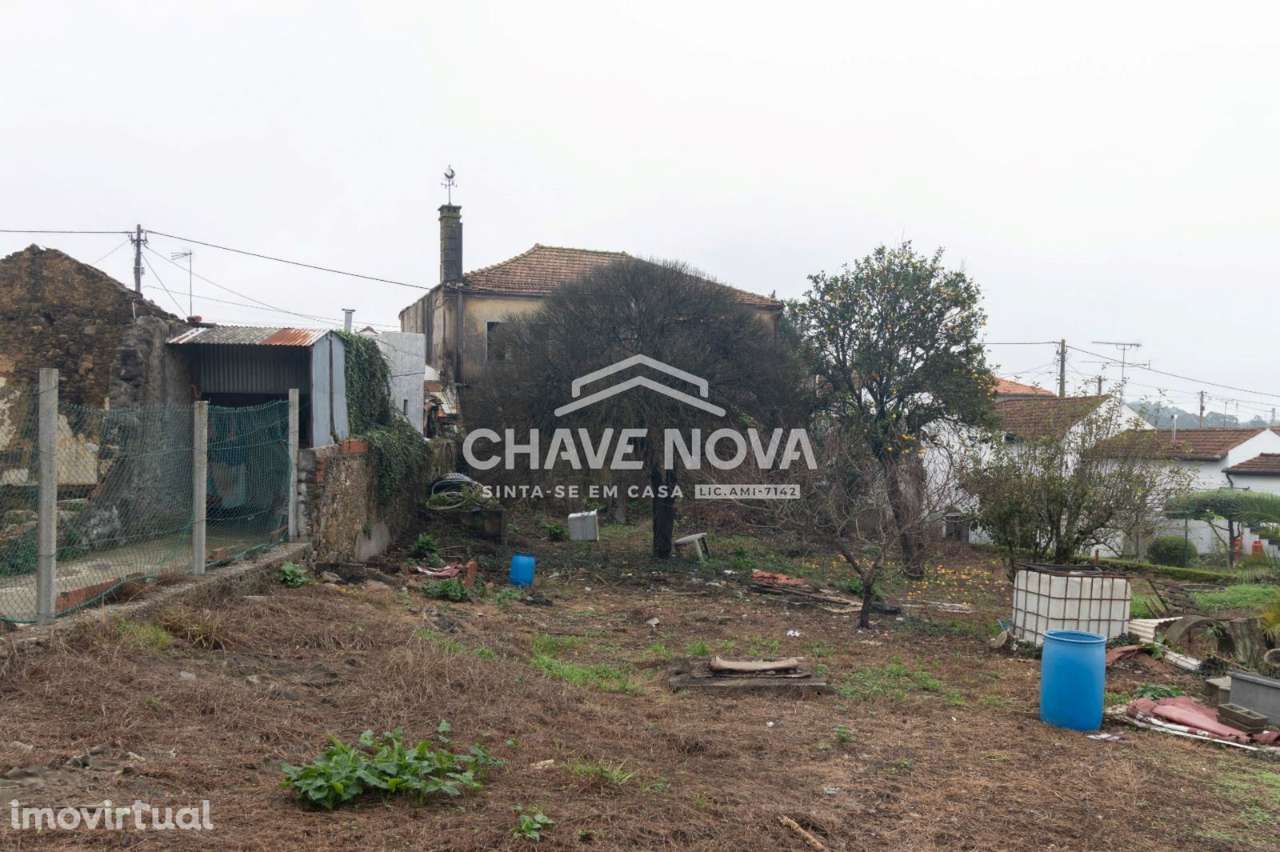 Moradia Para Restauro + Terreno em Paços de Brandão - Grande imagem: 2/8