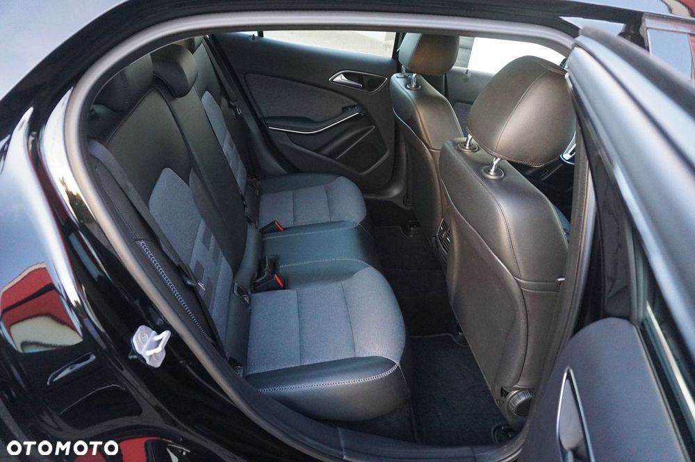 Mercedes-Benz GLA - 16
