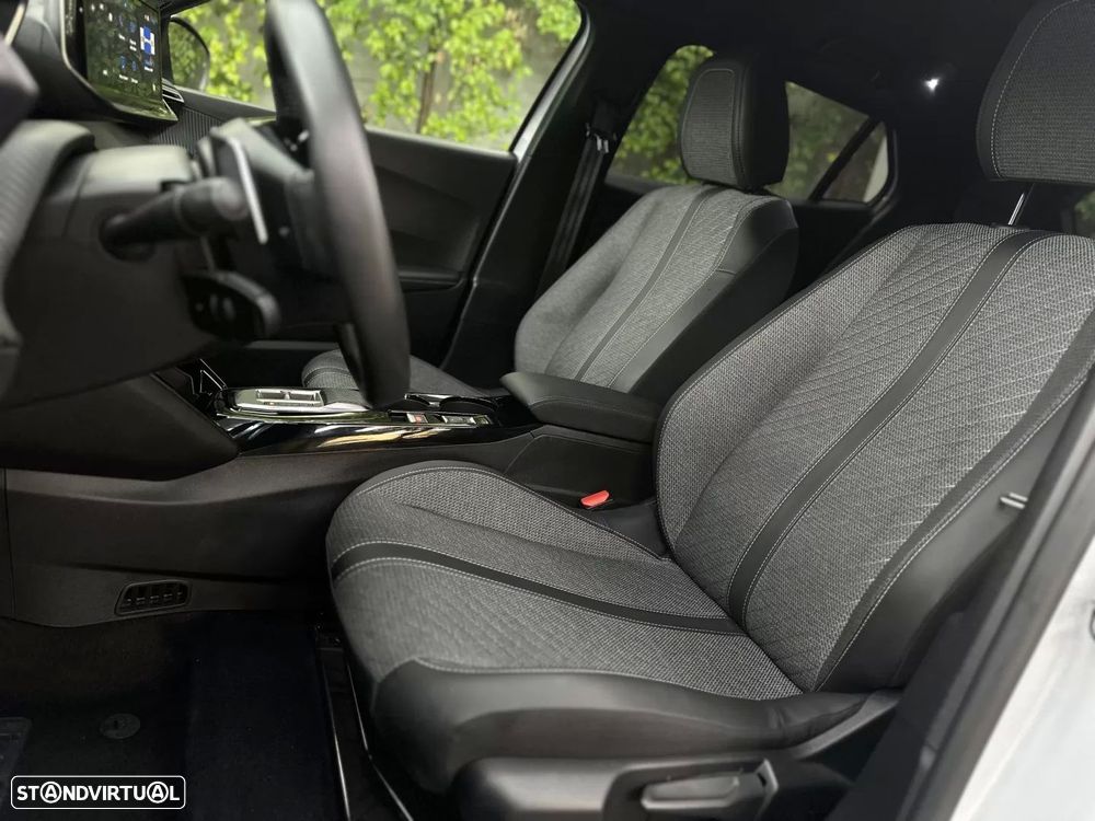 Peugeot 2008 1.2 Hybrid Allure e-DCS6 - 11