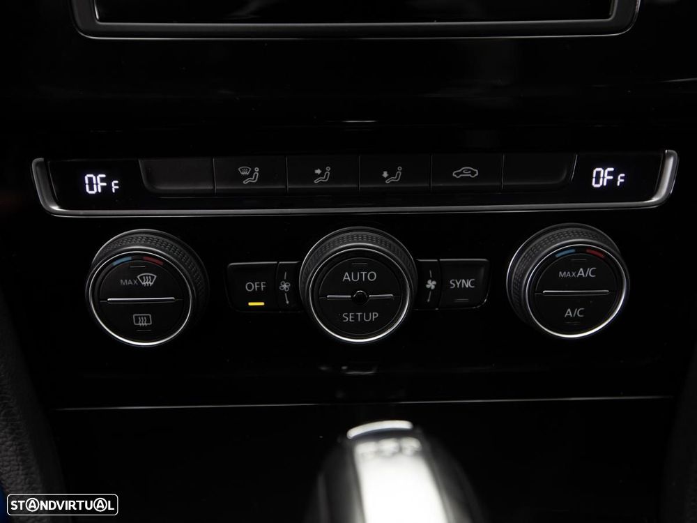 VW Golf 1.6 TDi Highline DSG - 17