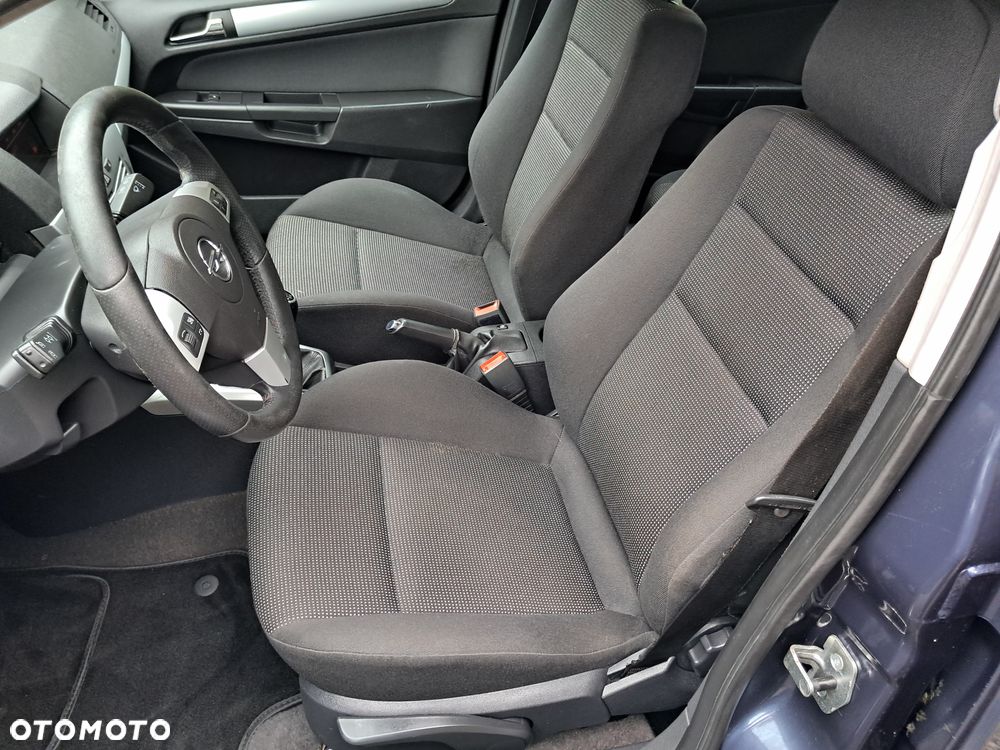 Opel Astra 1.8 Sport - 25