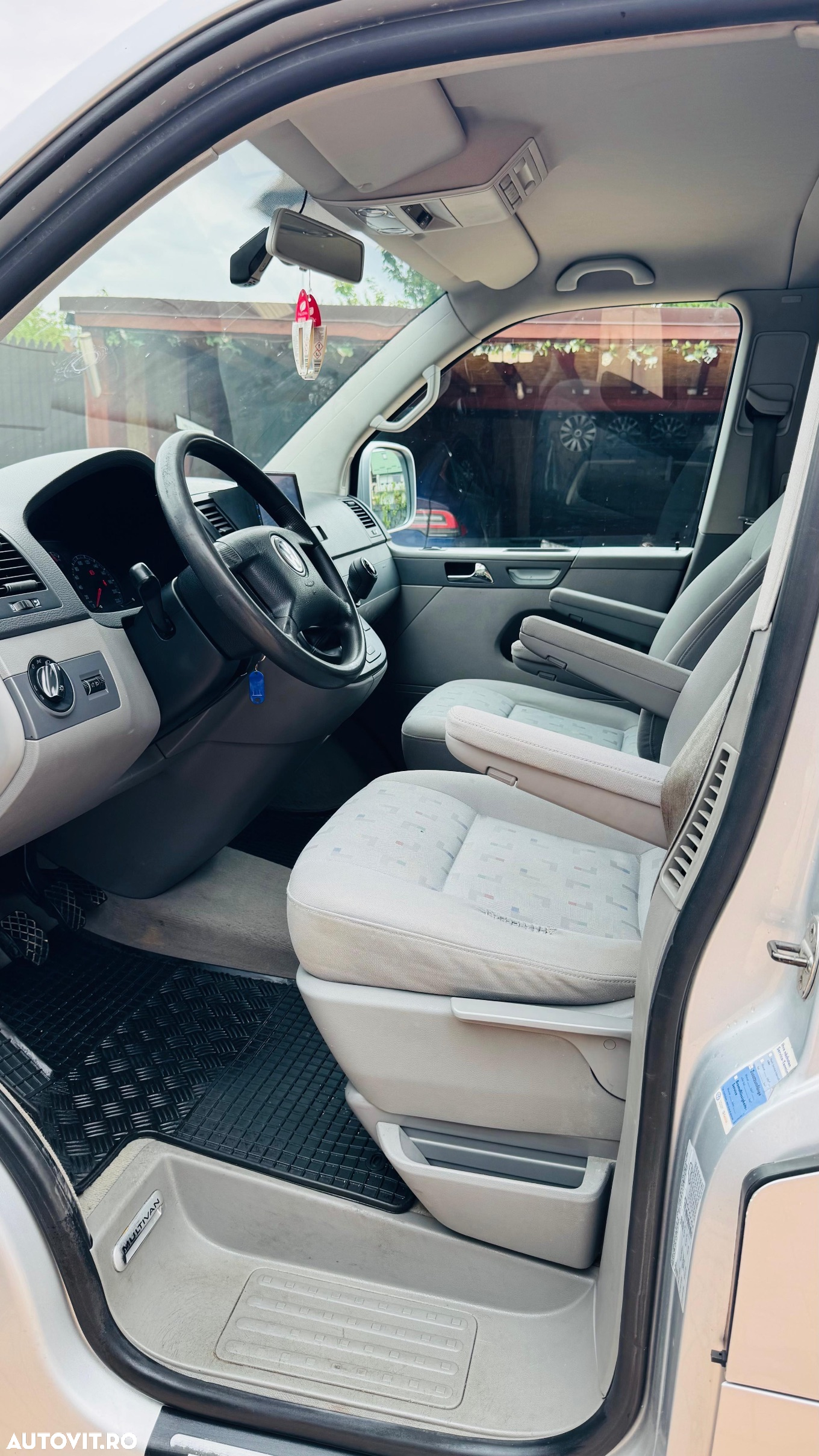 Volkswagen Multivan - 9