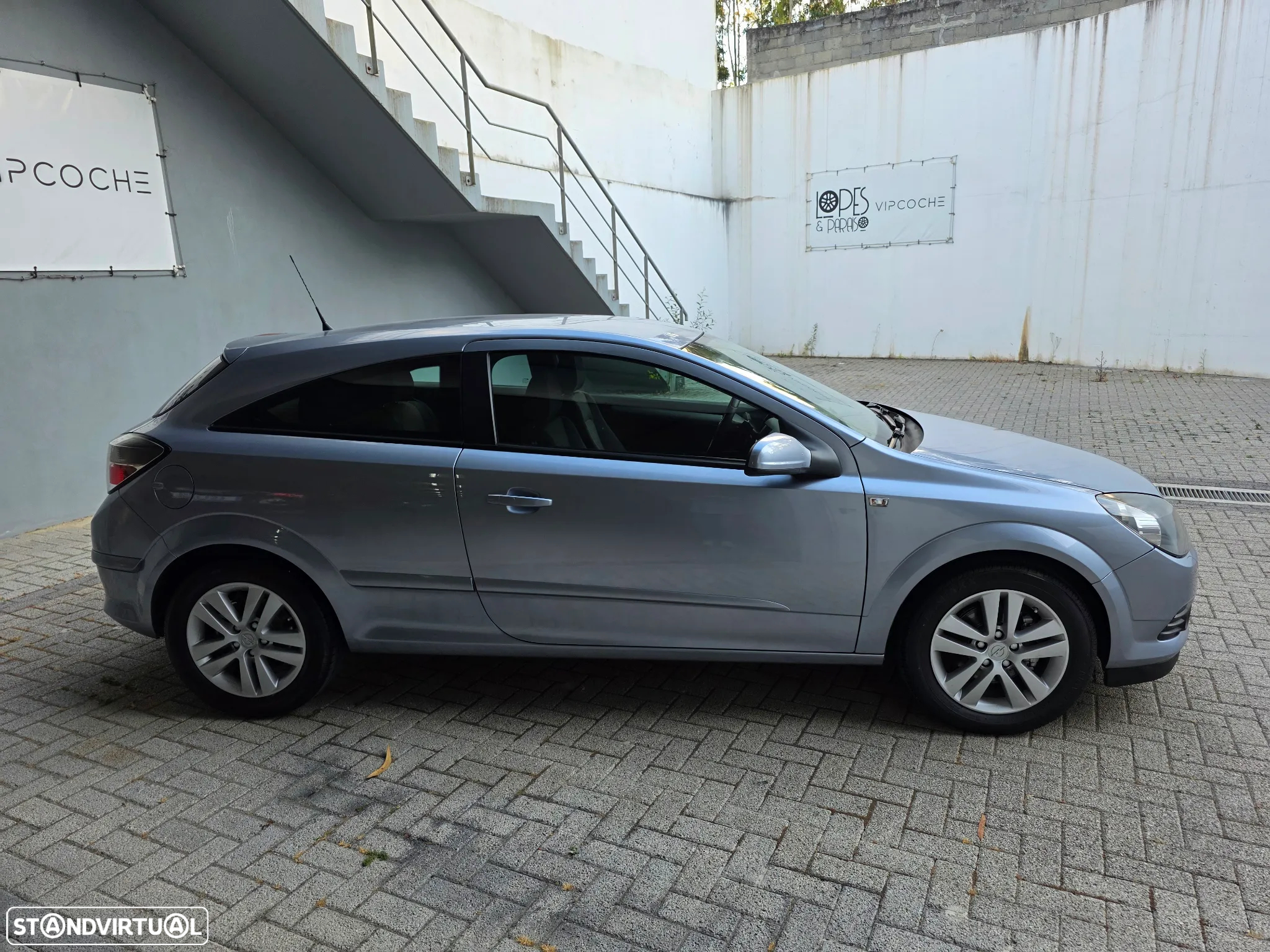 Opel Astra GTC 1.3 CDTi - 11