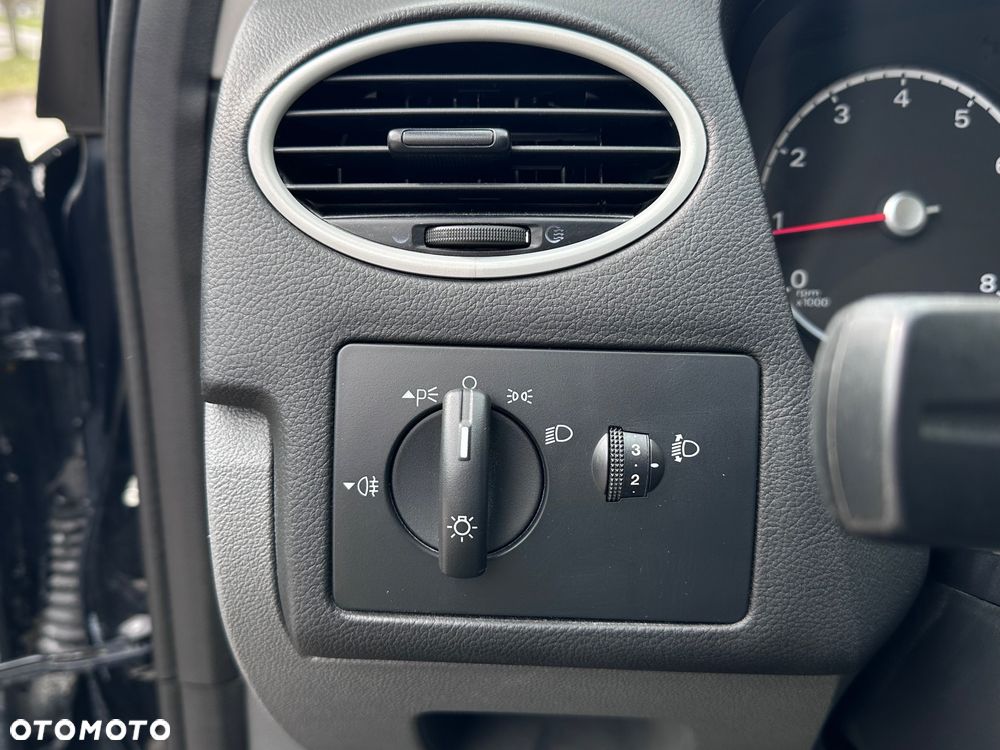 Ford Focus 1.6 Trend - 11