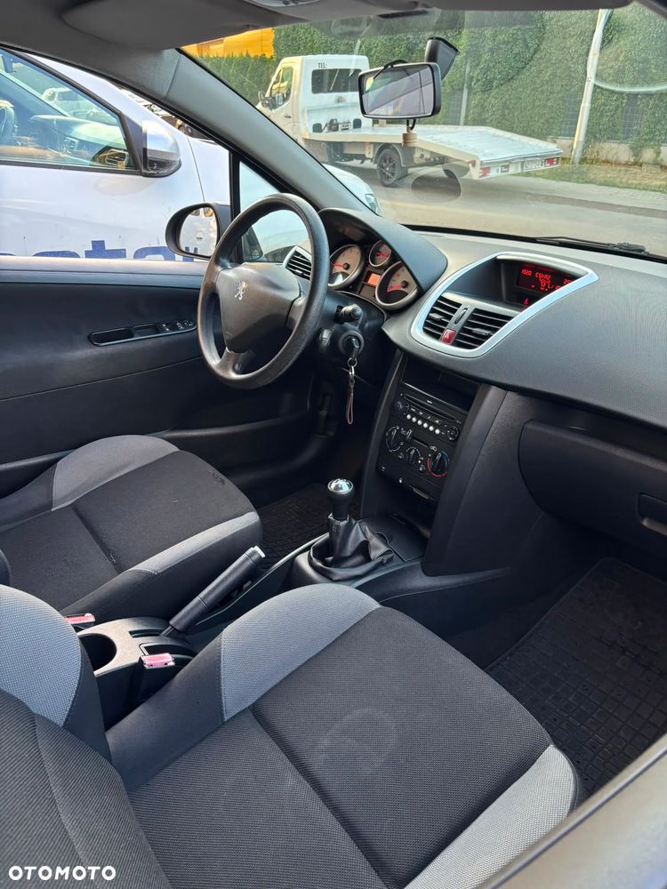 Peugeot 207 - 10