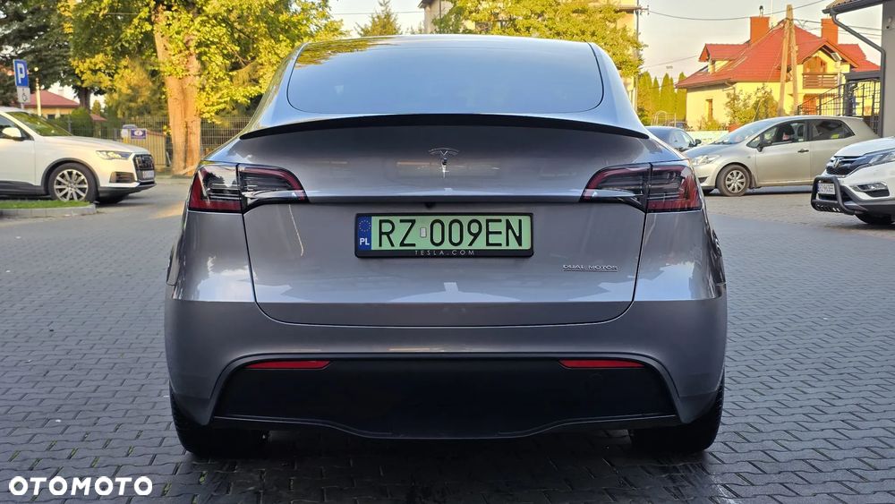 Tesla Y Performance AWD - 4