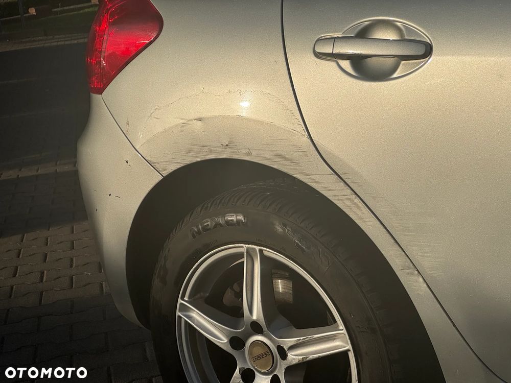 Toyota Auris 1.4 VVT-i Terra - 11