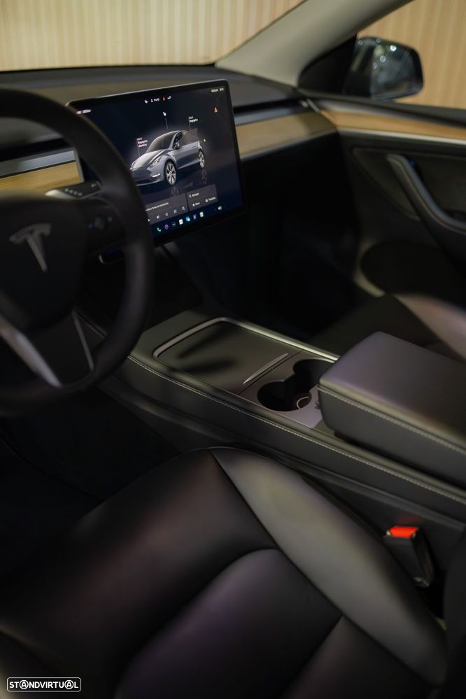 Tesla Model Y RWD - 14