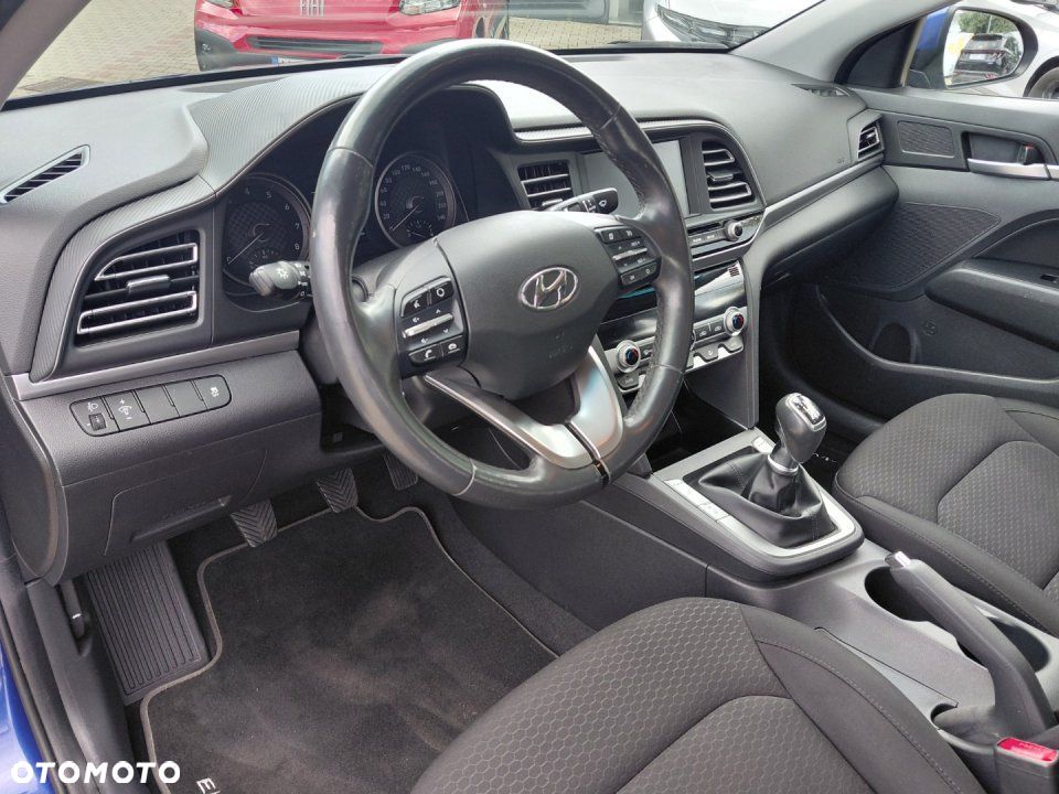 Hyundai Elantra - 8