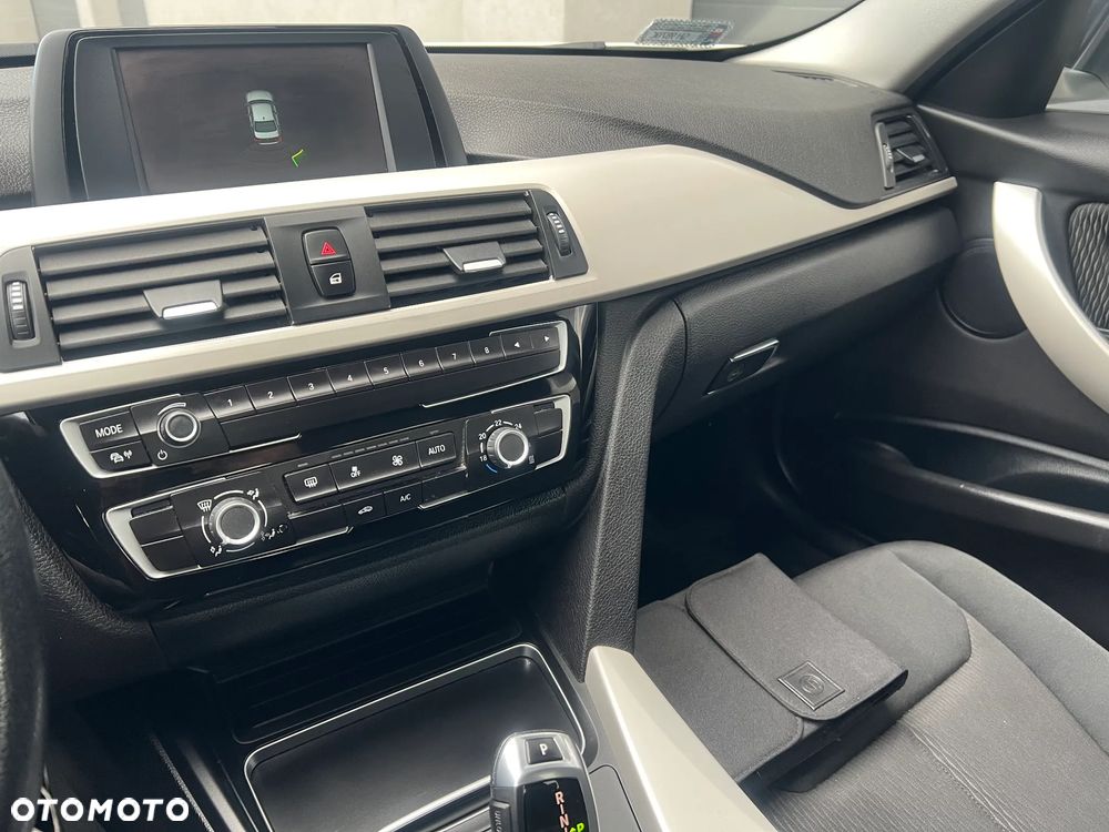 BMW Seria 3 318i - 12