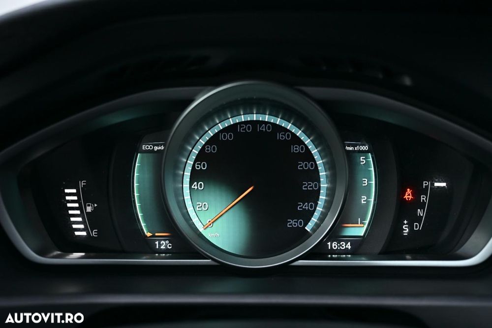 Volvo V40 D3 Geartronic You - 21